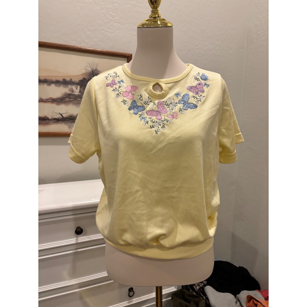 Vintage Butterfly Embroidered Top Pastel Yellow Keyhole Neck Short Sleeve Shirt